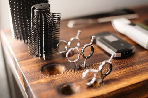 What are Hair Thinning Scissors and How to Use Them
